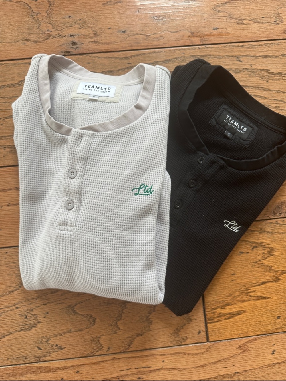 Men’s Long-Sleeve Waffle Henley — Black & Light Gray